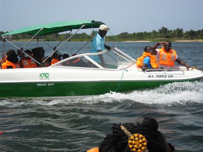 cruising on tthe river is amazing in the inboard boat.jpg