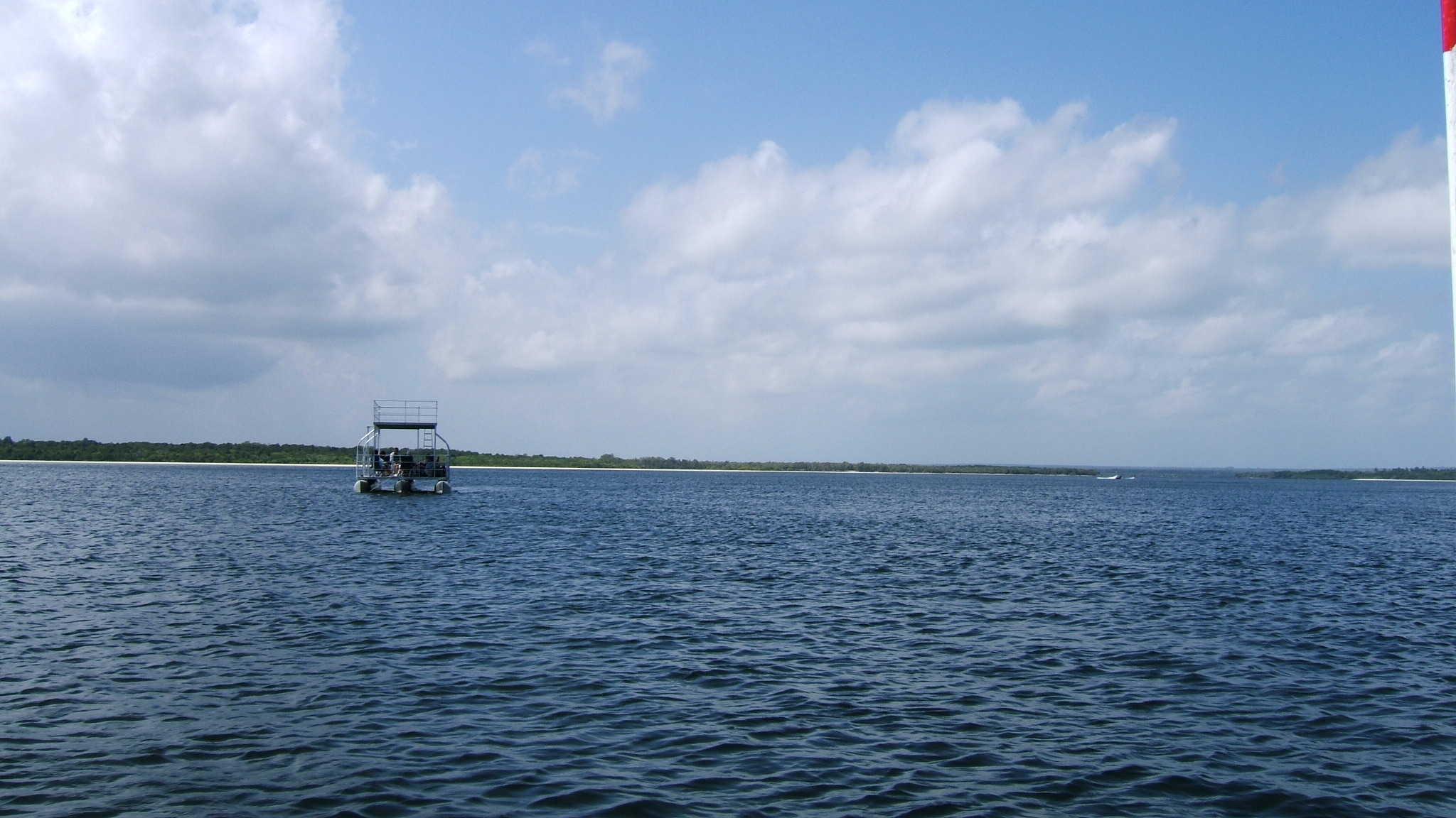 Mida creek waterskiing.JPG