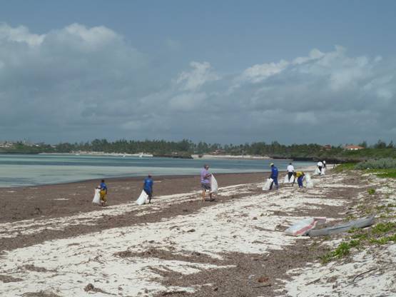 the-darakasi-beach-cleaning-team-2013-g4s-wac-and-wma-blues-1.jpg