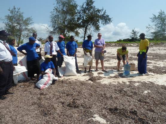 the-darakasi-beach-cleaning-team-2013-g4s-wac-and-wma-blues.jpg