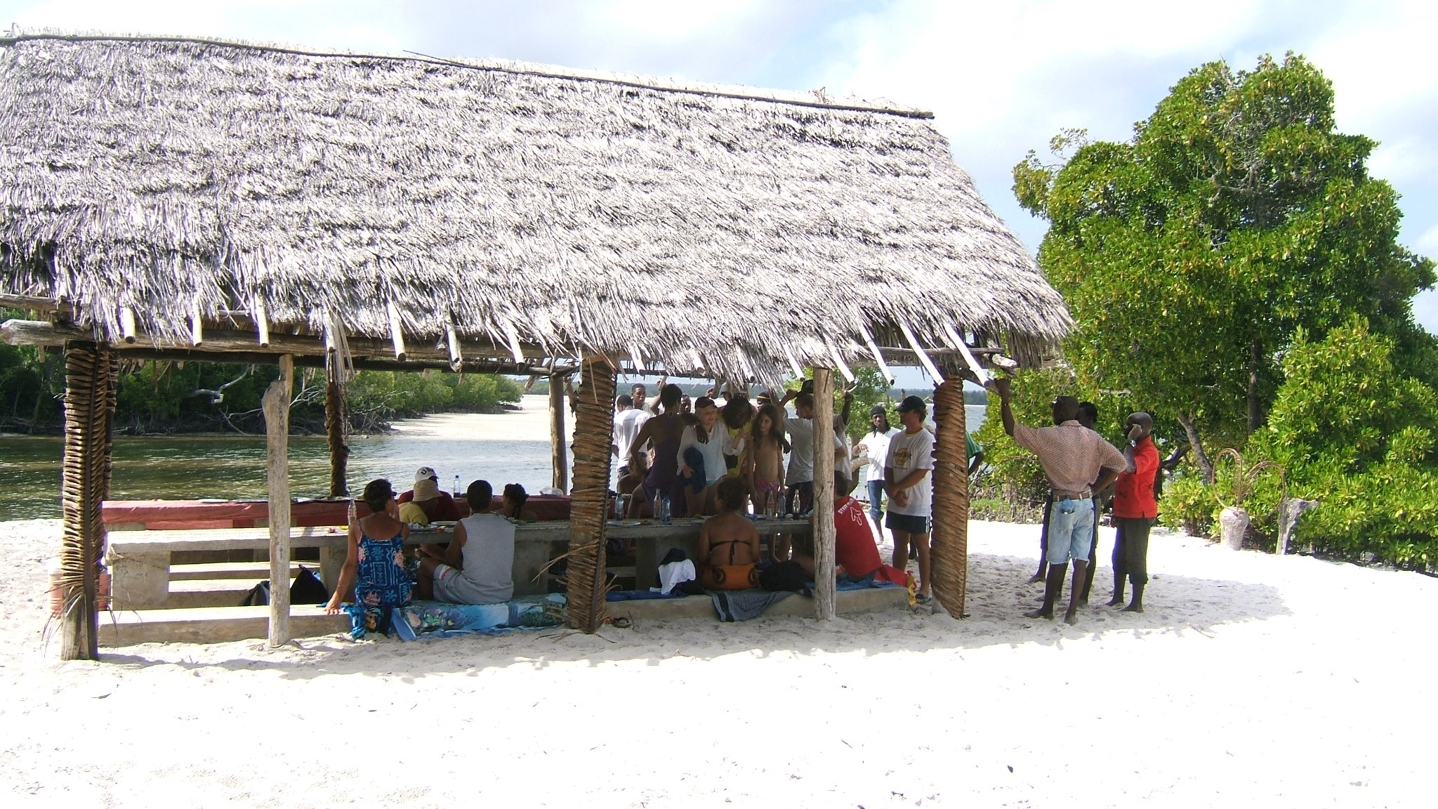 tourists-at-sudi-island-picnic-site-2.jpg