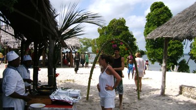 tourists-at-sudi-island-picnic-site.jpg