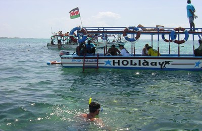 watamu-snorkelling-around-prominent-coral-heads.jpg