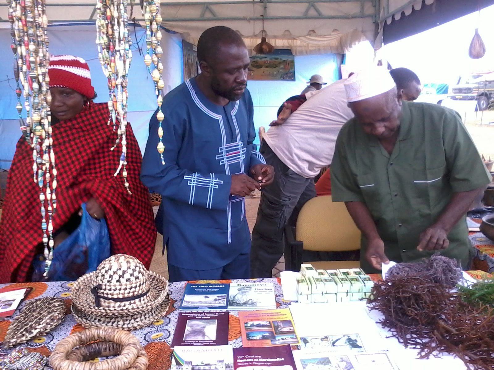 Tour and sea weed farmer at the exihibition.jpg