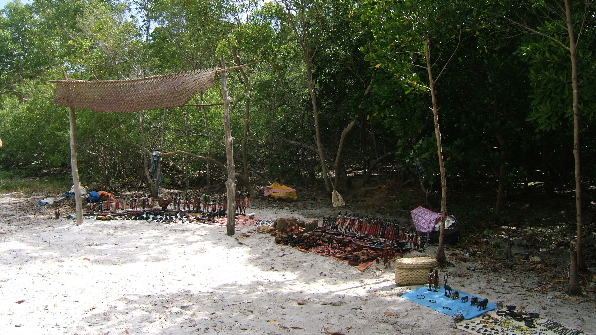 Community crafts, Sudi island.JPG