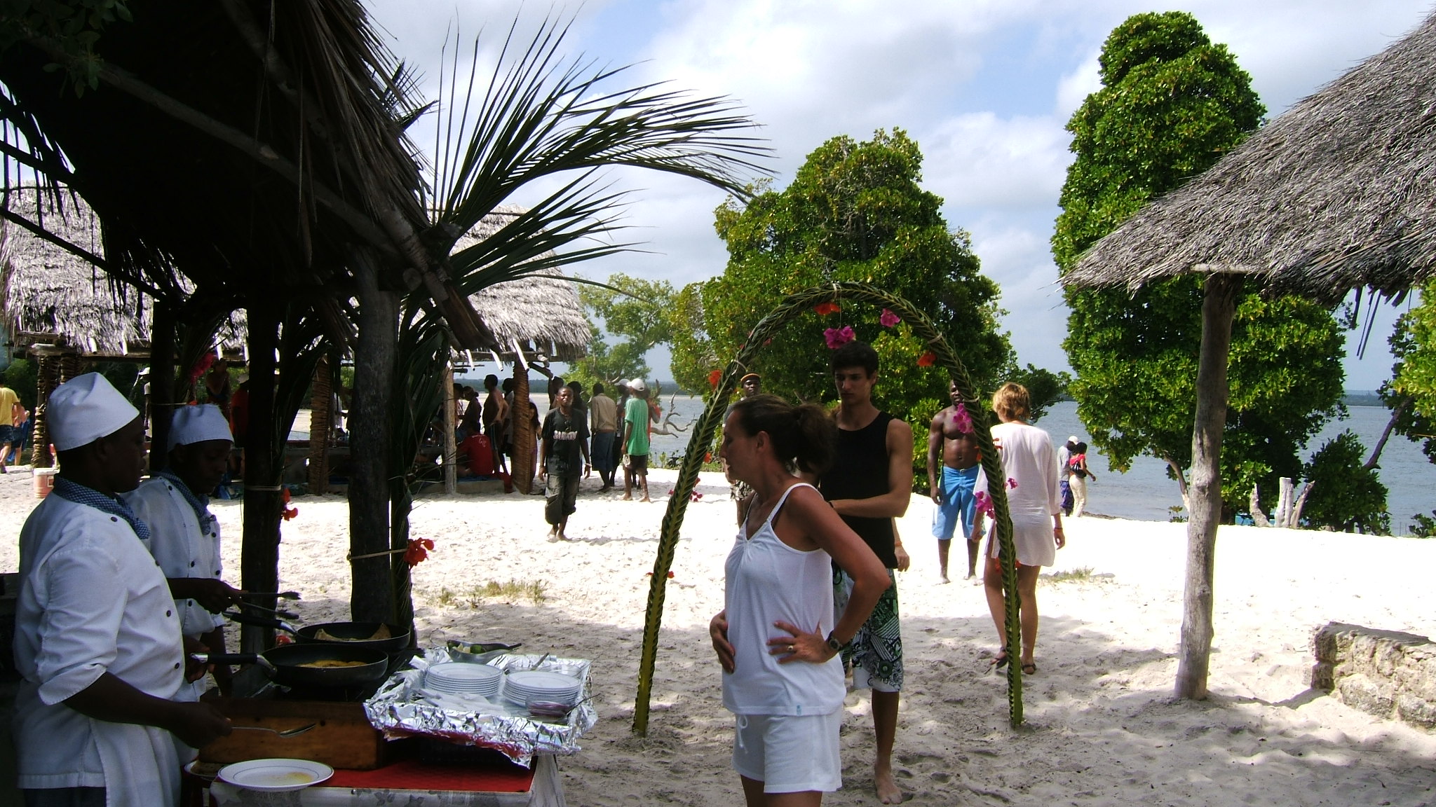 Tourists at Sudi island picnic site.JPG